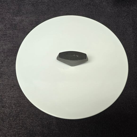 Vintage CorningWare White Casserole Round Dish 2 Qt. Replacement Lid - Picture 2 of 10